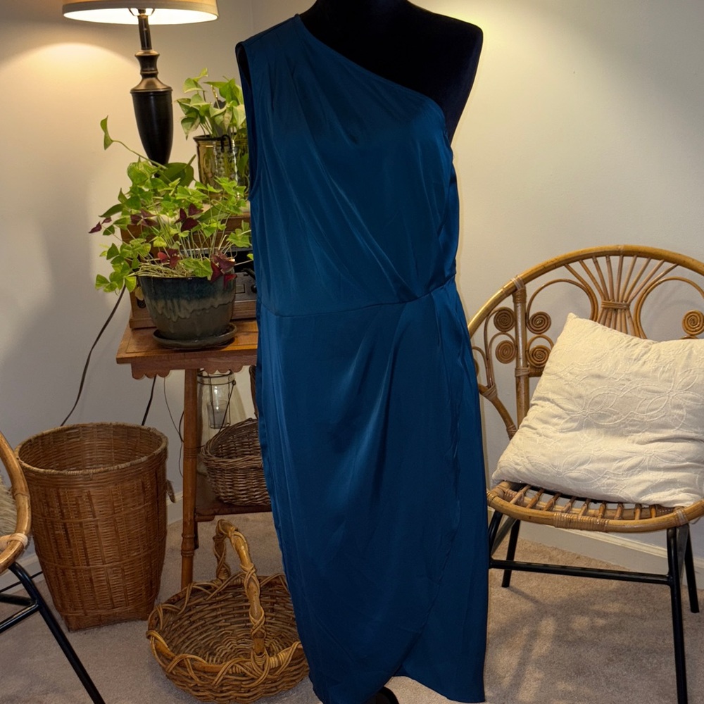 Elegant One-Shoulder Blue Dress fits like a large